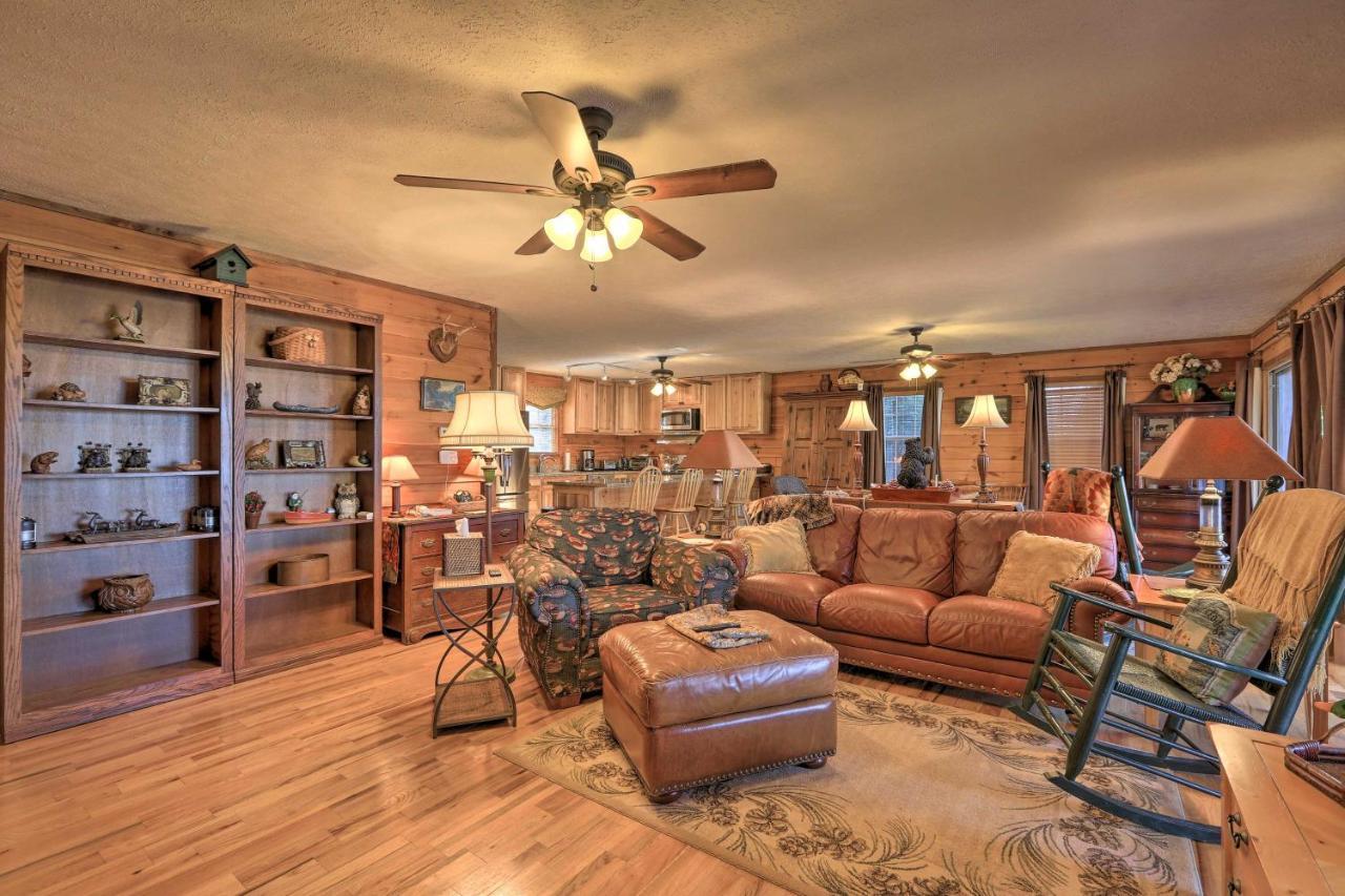 Lakefront Sparta Cottage With Decks And Boat Dock Luaran gambar