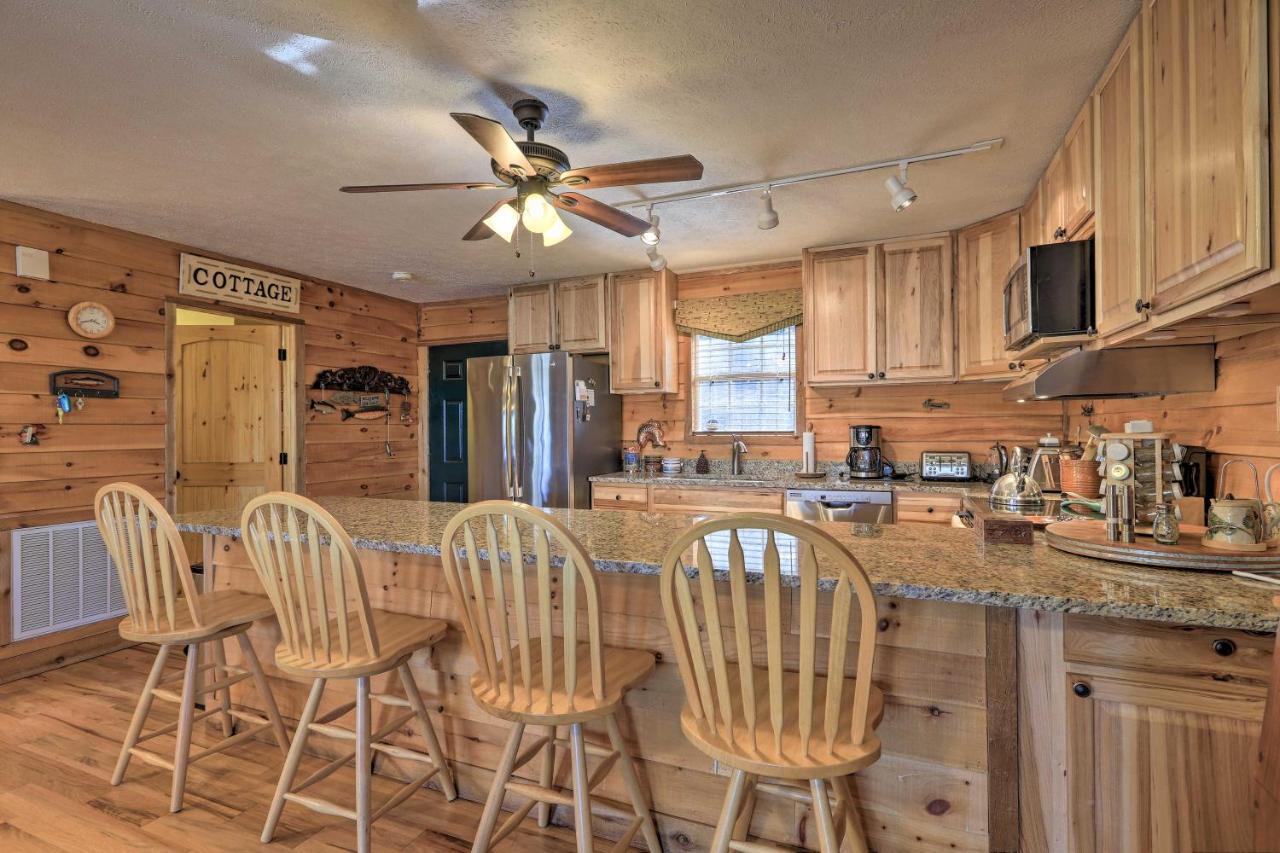 Lakefront Sparta Cottage With Decks And Boat Dock Luaran gambar