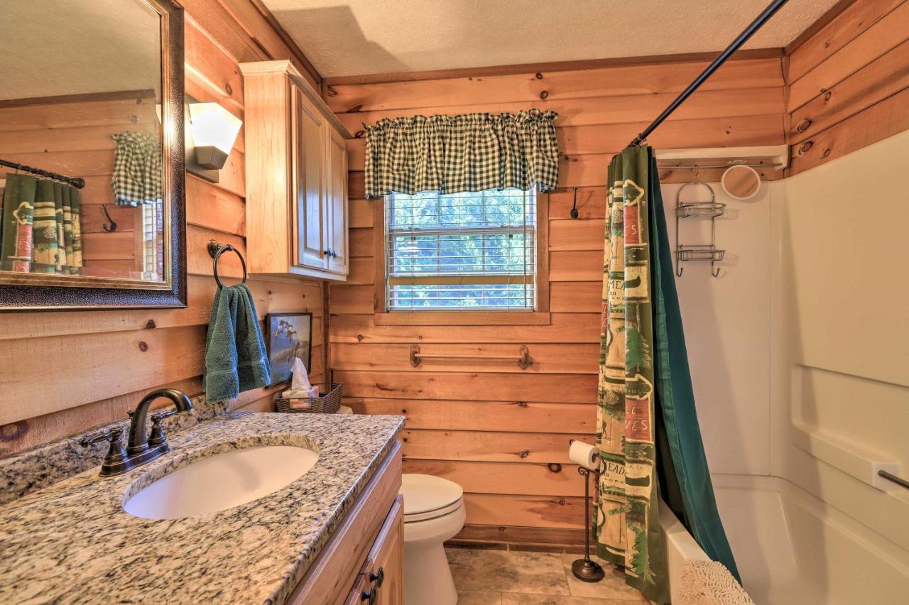 Lakefront Sparta Cottage With Decks And Boat Dock Luaran gambar